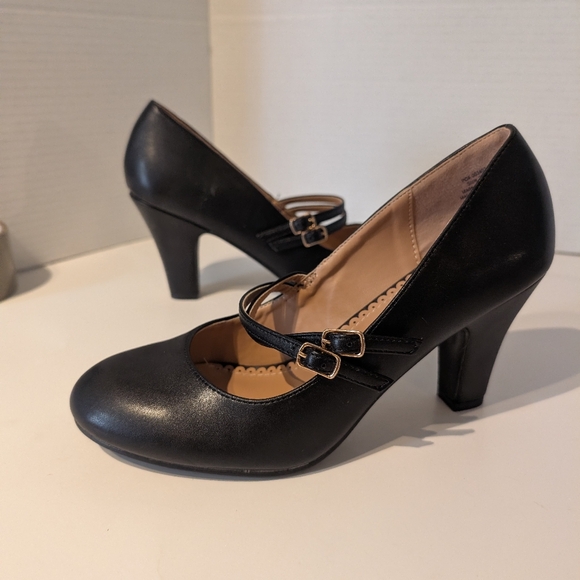 Journee Collection Black Mary Jane Heels Sz.8 "WINDY" - Picture 4 of 13
